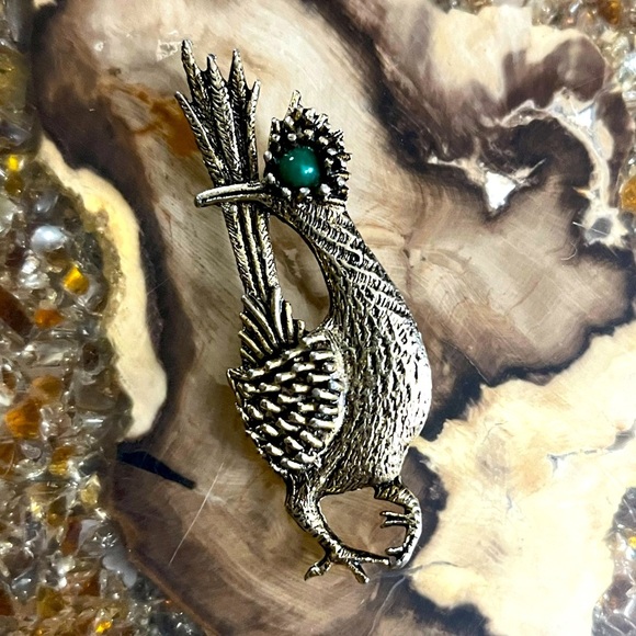 Roadrunner Gold Green Stone Eye Brooch Vintage 50’s - Picture 3 of 3